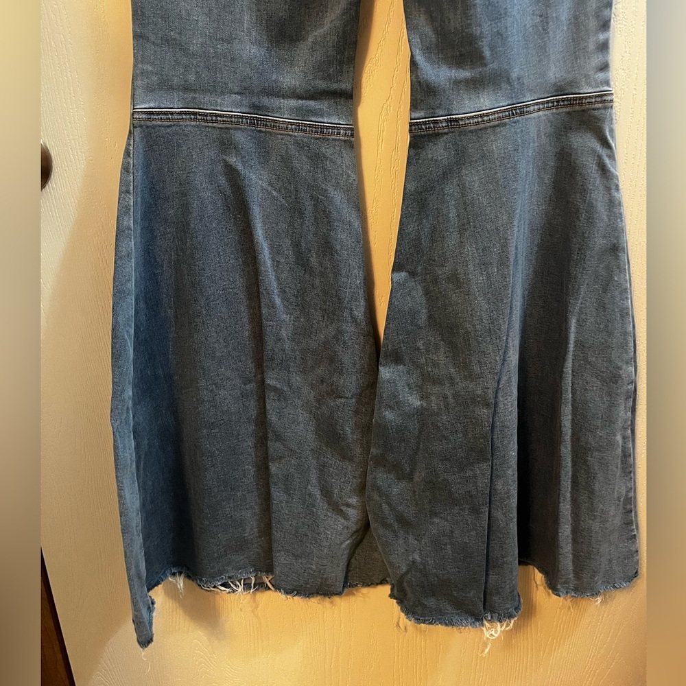 We The Free Free People Just Float on Flare Raw Hem Boho Jeans Sz 29 - Picture 6 of 10